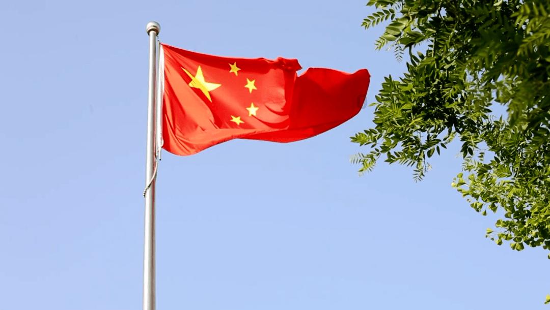 度假的时尚女孩